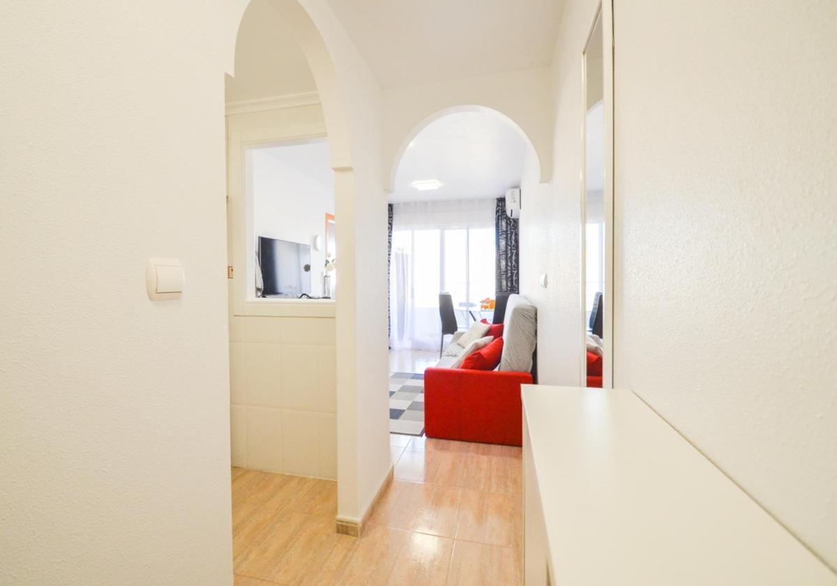 Schöne Wohnung mit Pool , Wi-Fi und privat Garage Torrevieja Exterior foto