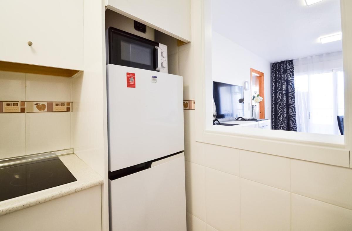 Schöne Wohnung mit Pool , Wi-Fi und privat Garage Torrevieja Exterior foto