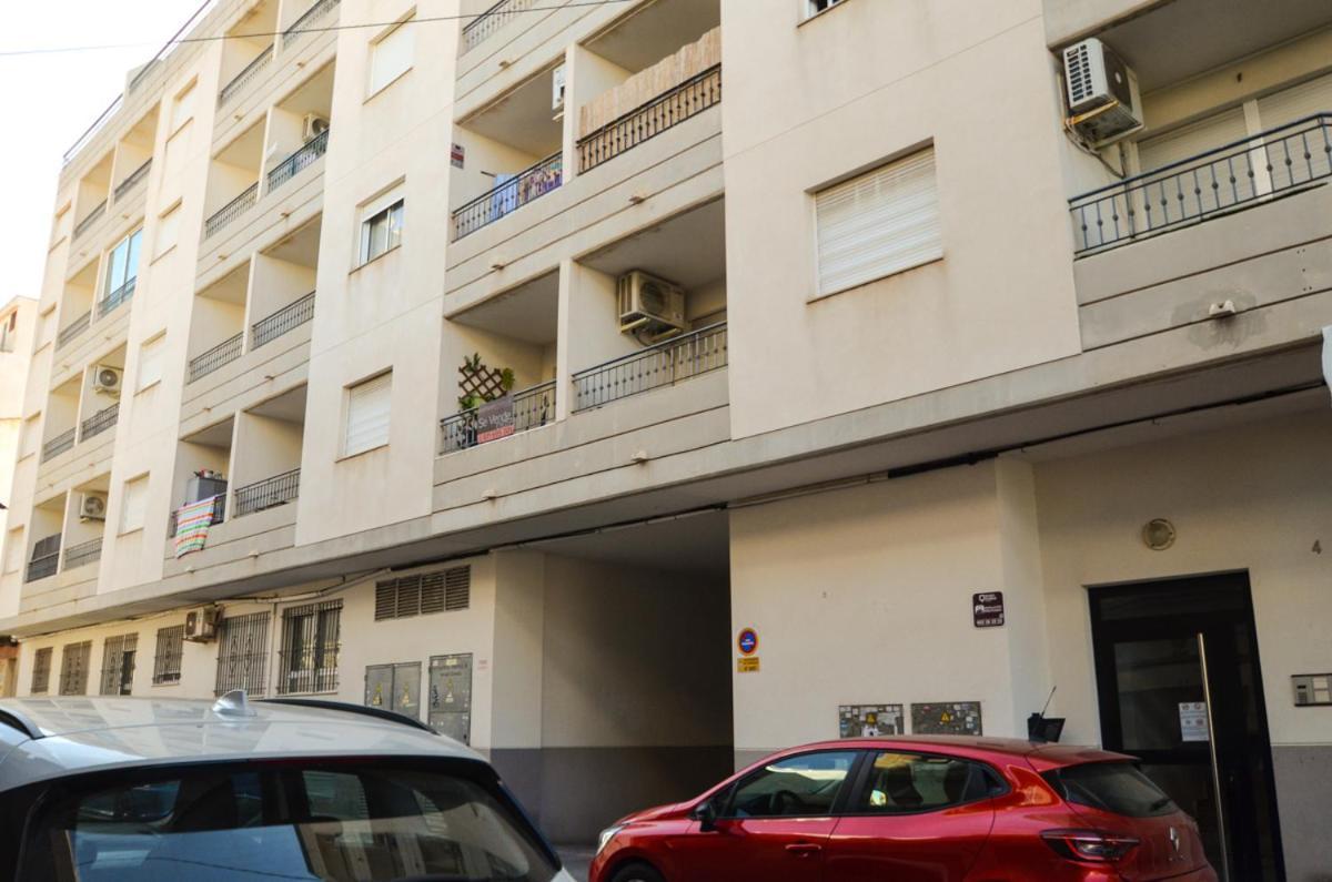 Schöne Wohnung mit Pool , Wi-Fi und privat Garage Torrevieja Exterior foto